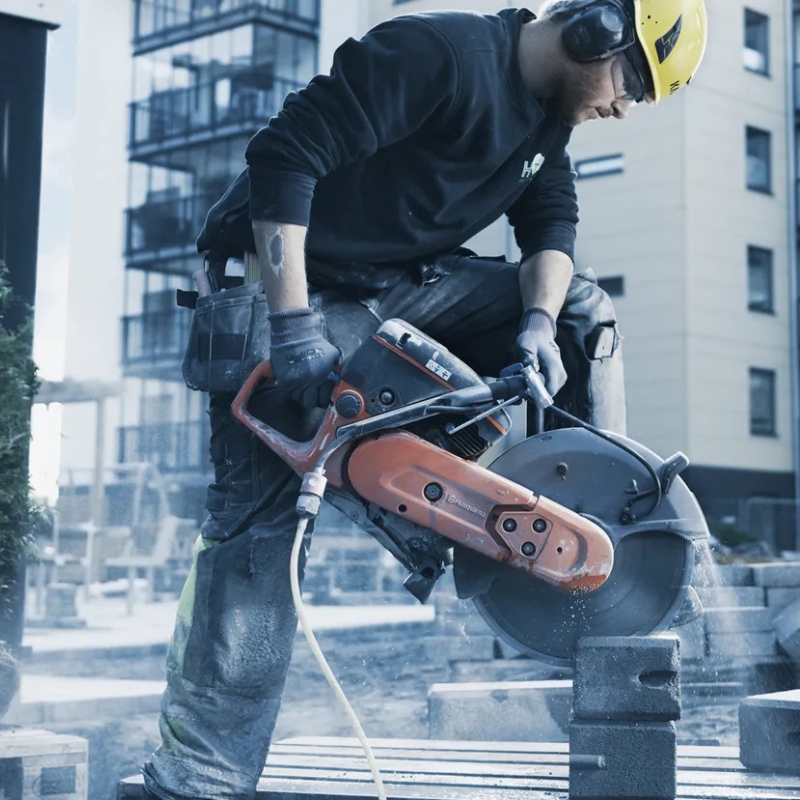 Rozbrušovací pila K770 Husqvarna - Ø 300 mm (12") vč. diamantového kotouče