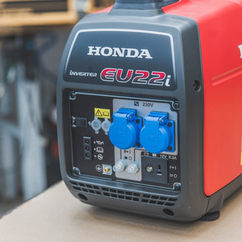 Profesionální kufříková elektrocentrála EU 22i HONDA - 2,2 kW, 2x230V