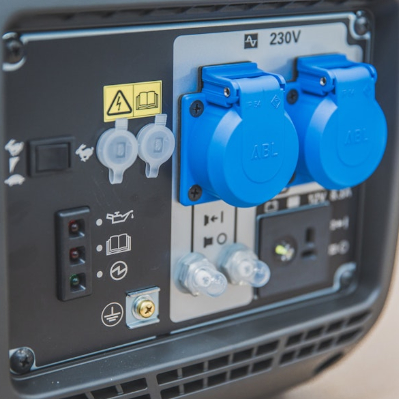 Profesionální kufříková elektrocentrála EU 22i HONDA - 2,2 kW, 2x230V