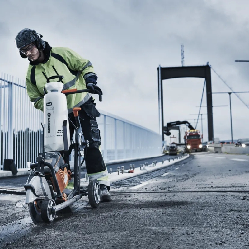 Rozbrušovací pila K770 Husqvarna - Ø 300 mm (12") vč. diamantového kotouče