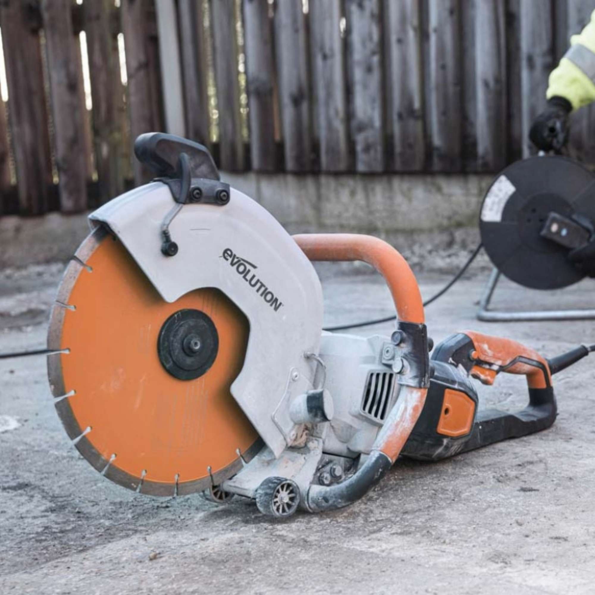 Elektrická pila na beton (rozbrušovačka) R300DCT+ Evolution - Ø 300mm, 2400 W, vč. kotouče na beton