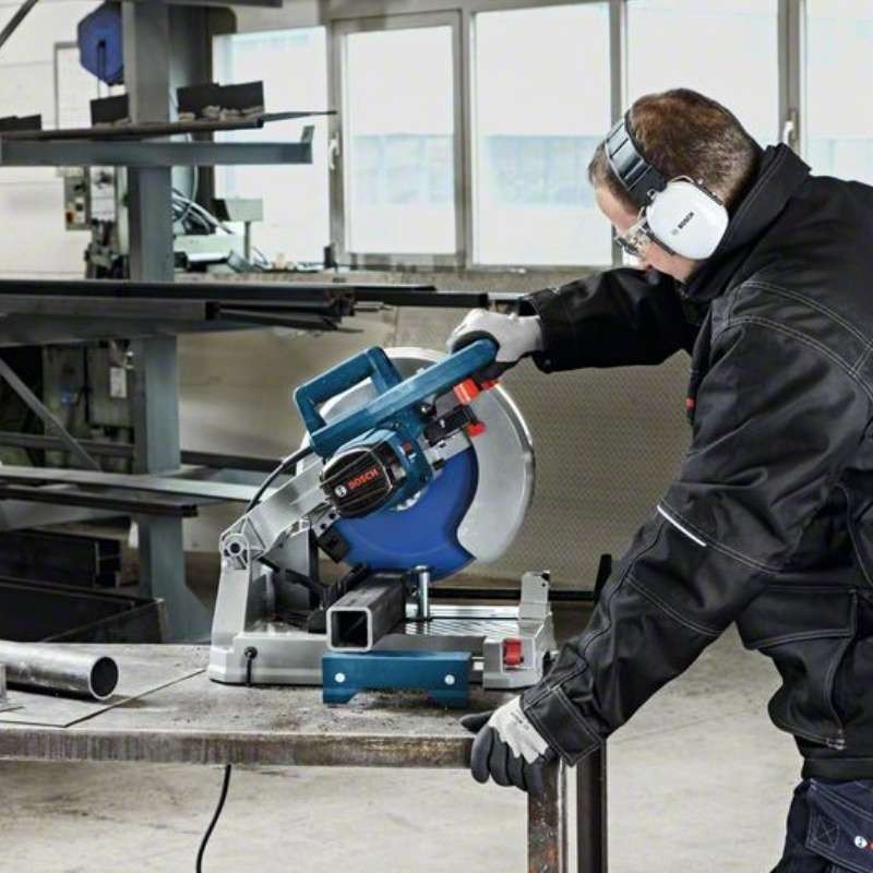 Kotoučová pila na kov GCD 12 JL Bosch Professional 0.601.B28.000 - vč. kotouče 305 mm