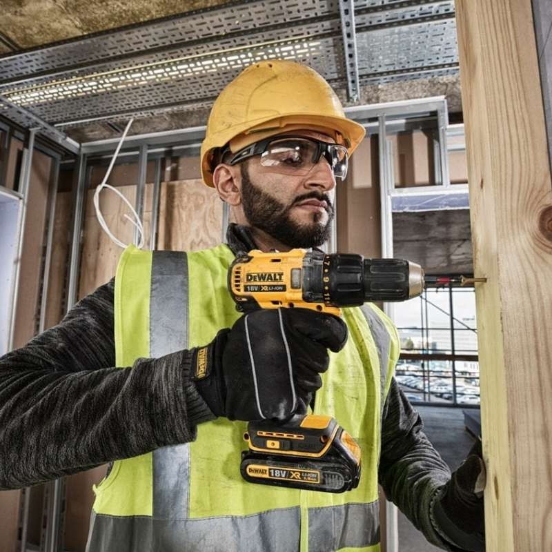Akumulátorová bezuhlíková vrtačka DCD777S2T DeWALT