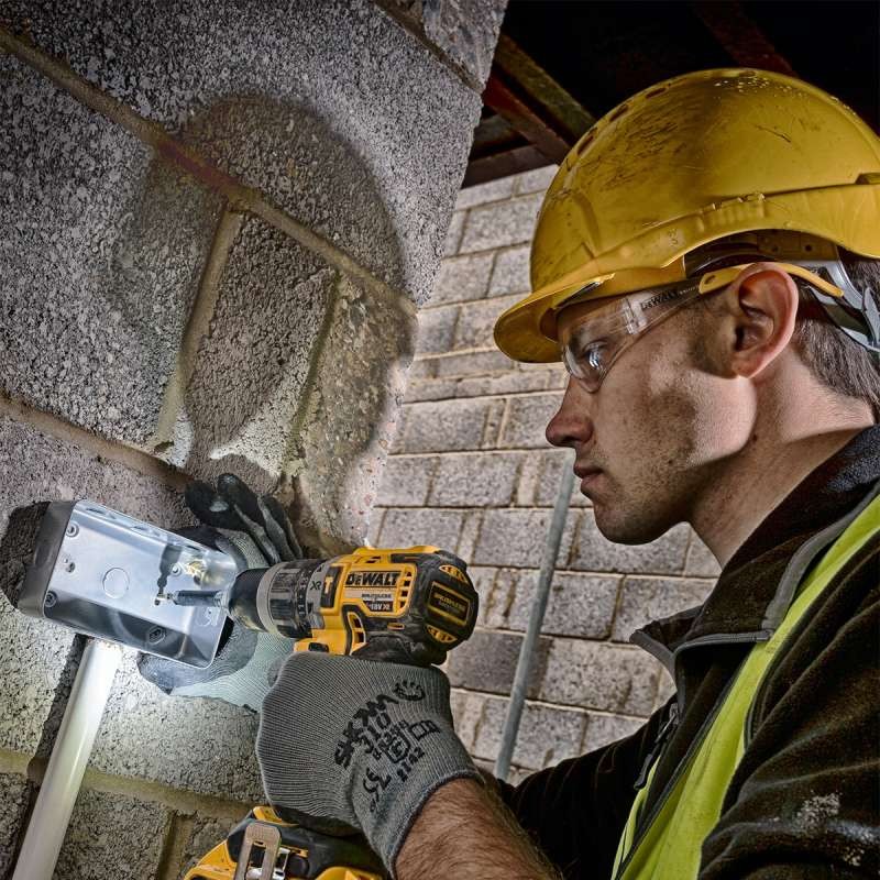 Akumulátorová bezuhlíková vrtačka DCD777S2T DeWALT